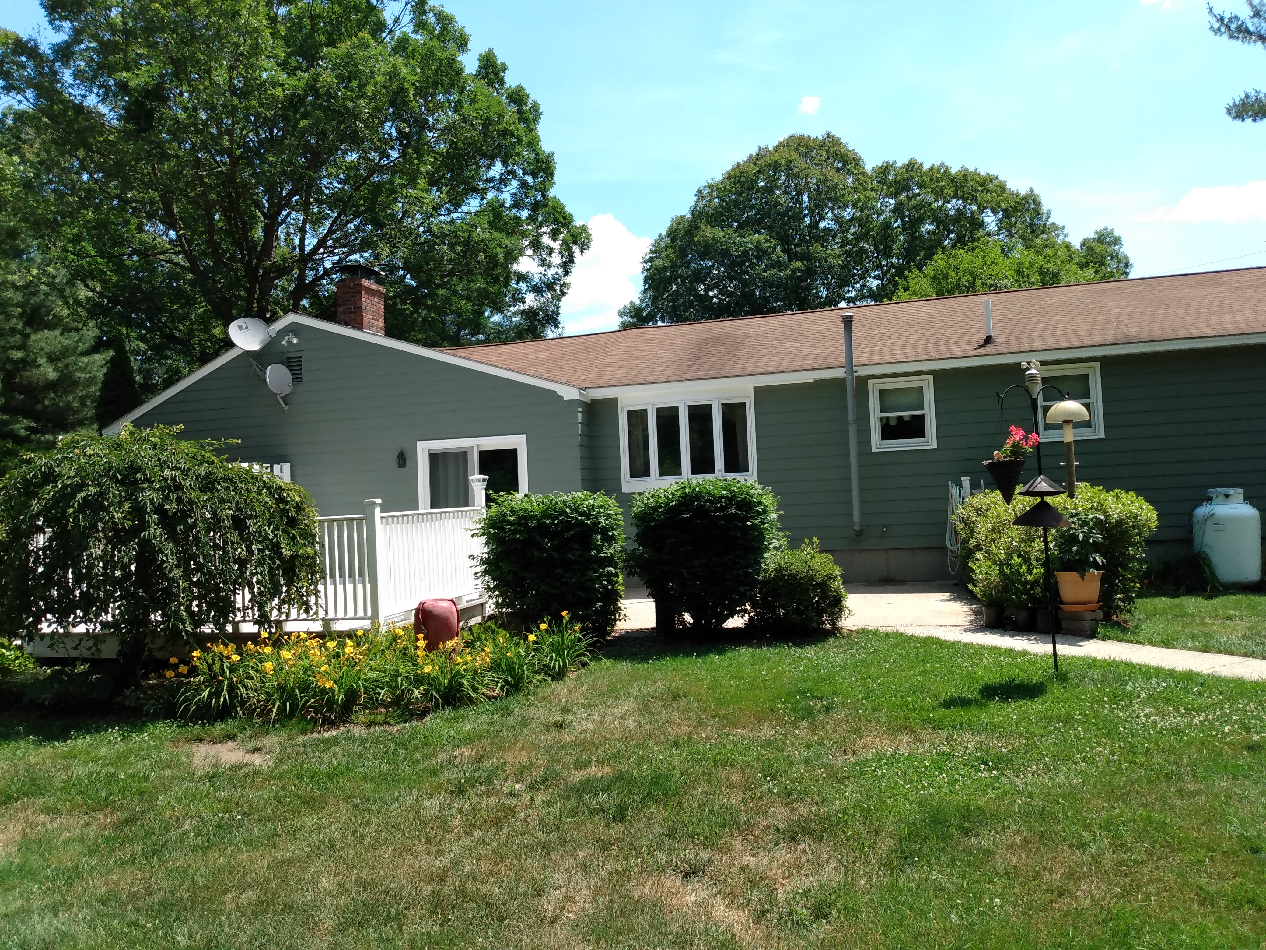 Londonderry, NH Ranch Style Home Complete Exterior Repaint
