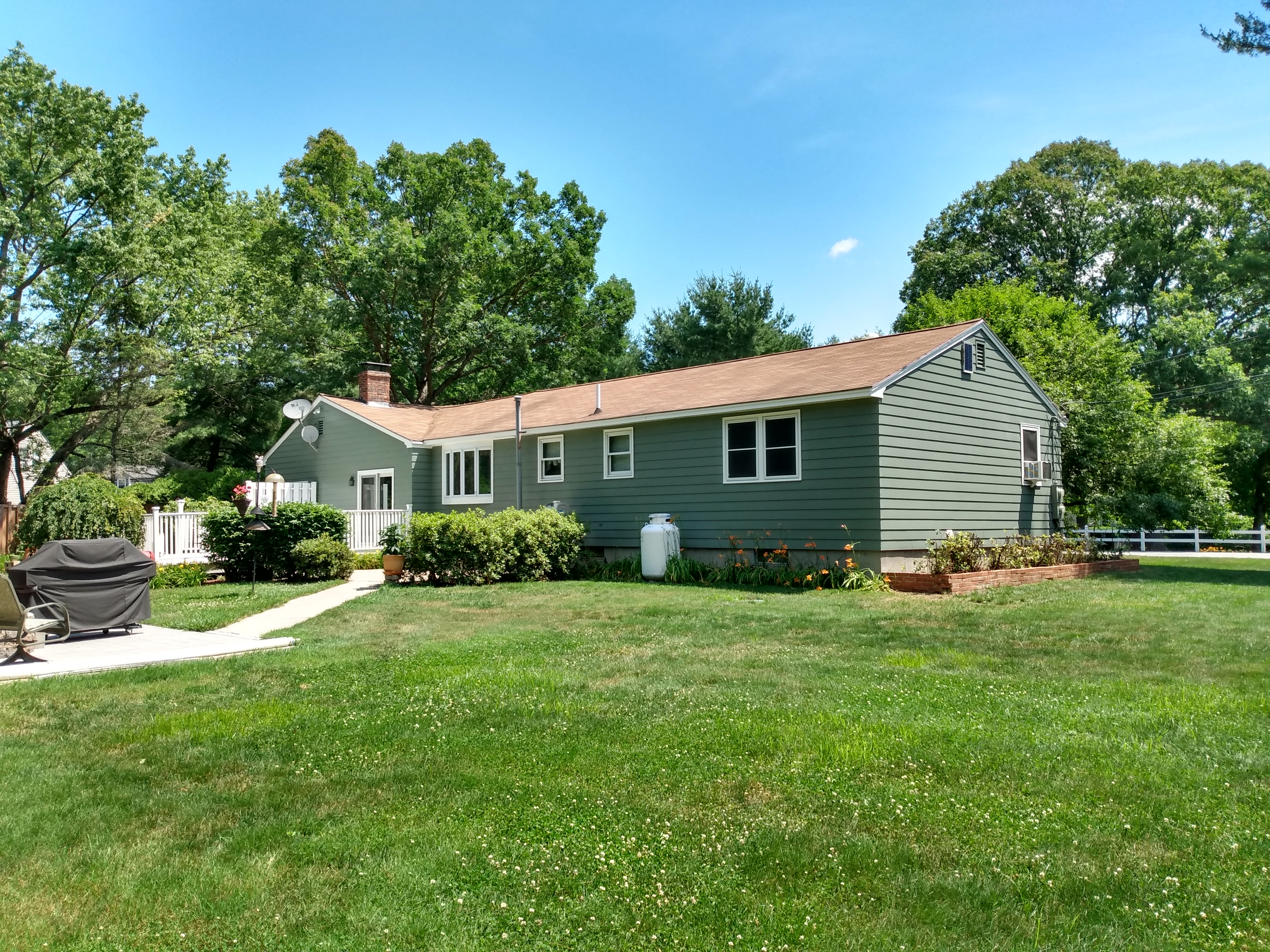 Londonderry, NH Ranch Style Home Complete Exterior Repaint