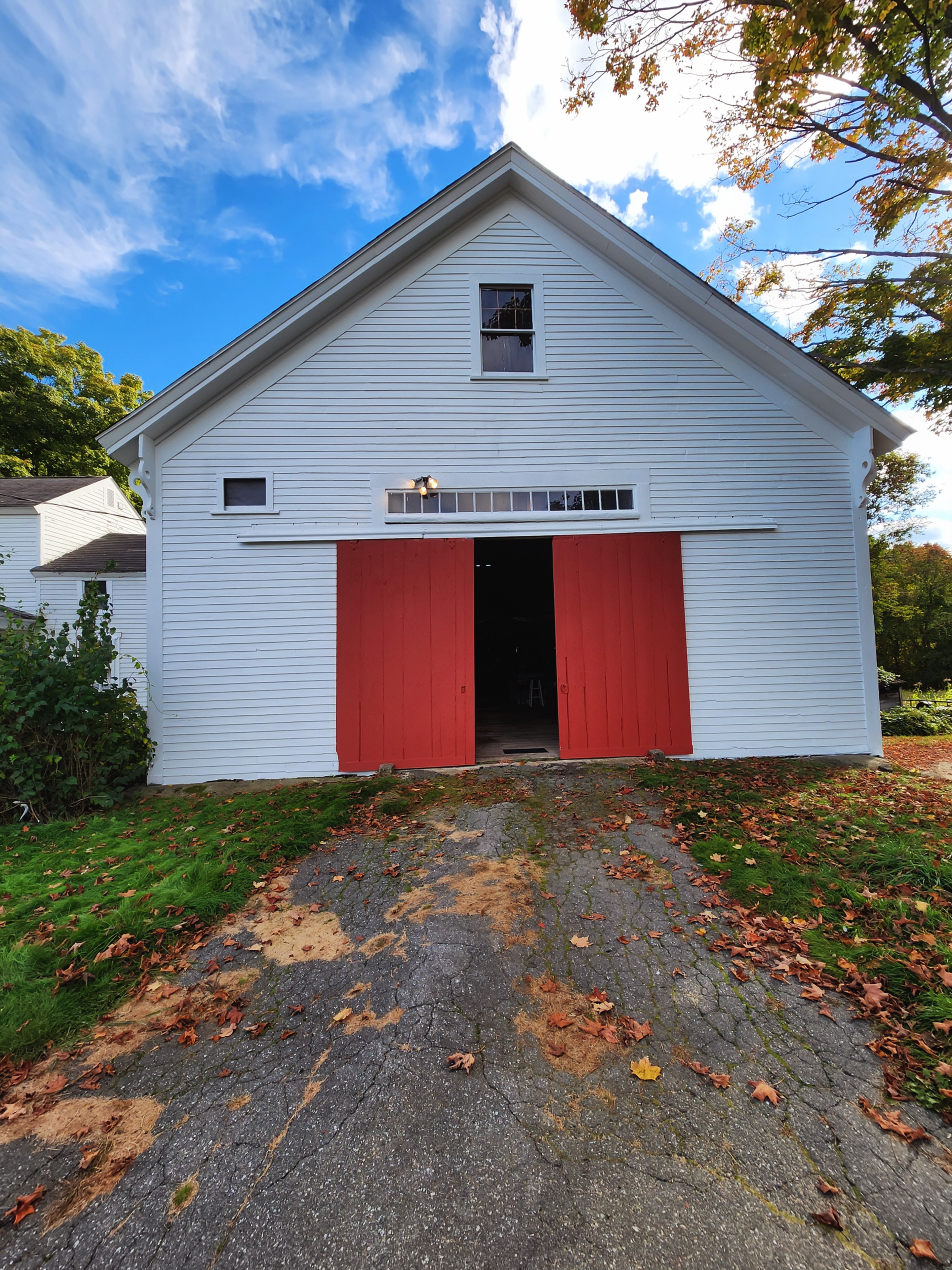 Londonderry, NH Barn Lead Job - Scrape & Repaint